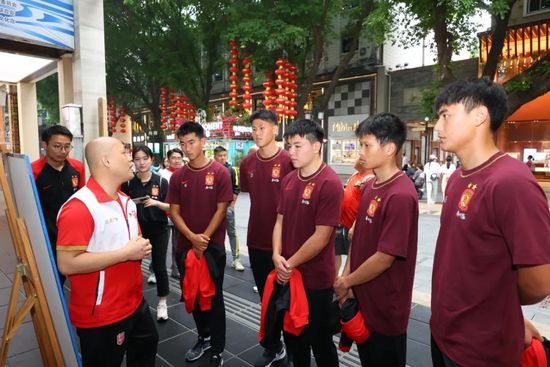 将拍摄著名小说《坟场之书》 2022-07-20 日前，迪士尼官方宣布，要将尼尔·盖曼的知名小说《坟场之书》拍成电影版。