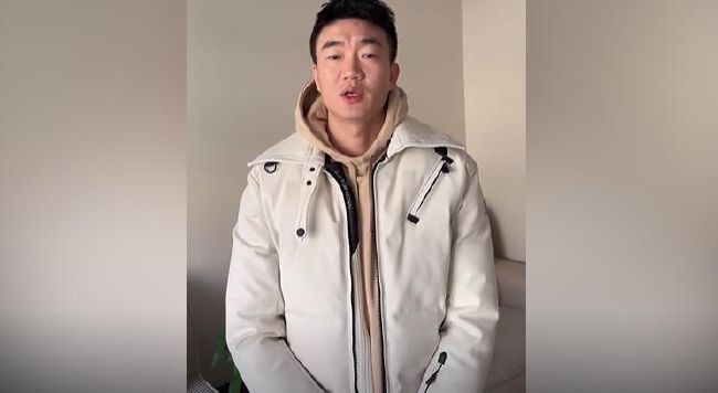 新田真剑佑晒三浦春马遗作杀青照 2021-02-23 近日，新田真剑佑在个人社交平台晒出一张三浦春马拍摄电影《群青战记》的杀青照，照片上，三浦春马笑着拥抱新田真剑佑，以此纪念他与三浦春马的合作。