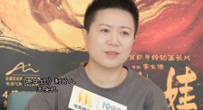 导演张艺谋休闲装亮相。